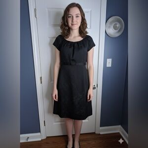 Elie Tahari Womens 6 Black Solid Sheath Dress Cap Sleeve Knee Length S Career